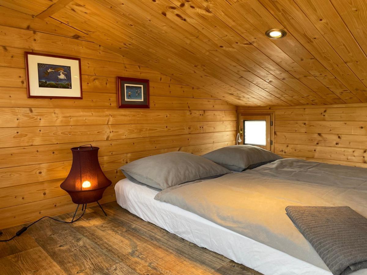 Отель Houseboat Ginger Прага Экстерьер фото